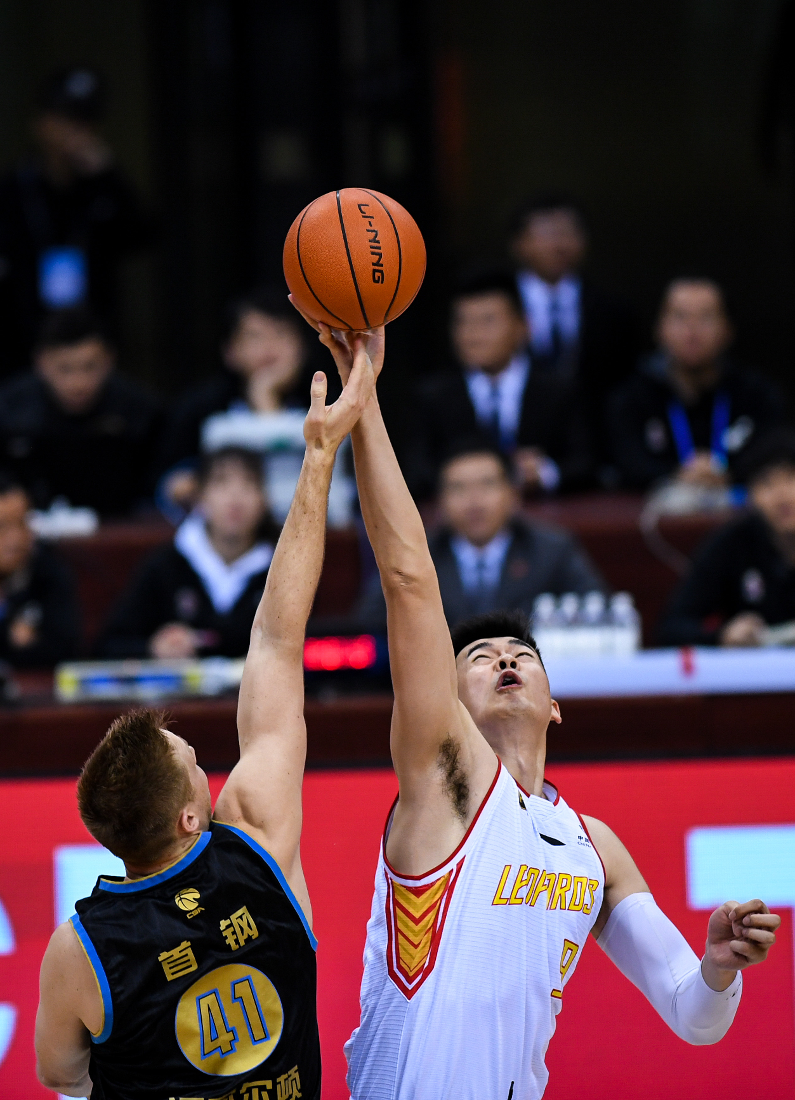 勒布朗·詹姆斯连续得分上双场次定格在1297场！NBA历史第一