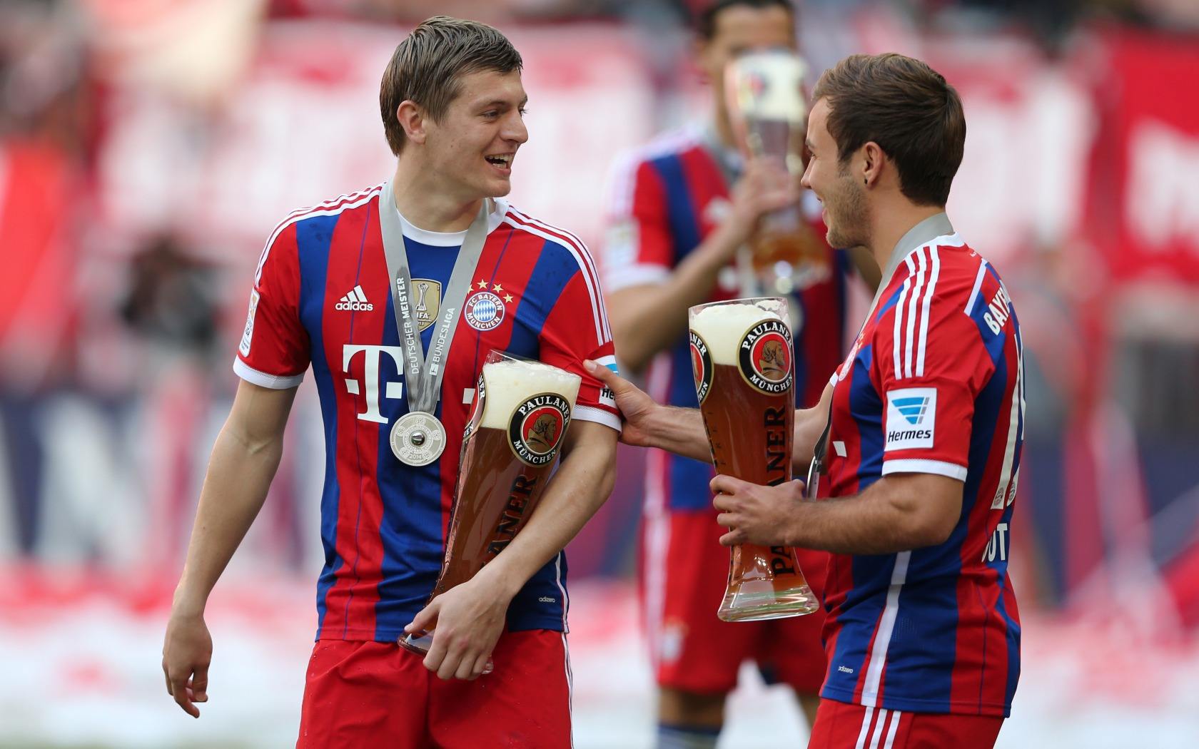 世体：安东尼脚踝伤势有所缓解，应该可以顺利出战巴萨