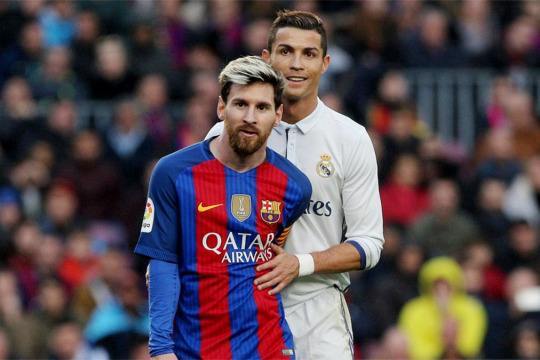 太阳报：里奇的主持人女友亮相米兰德比，透视装造型引发热议