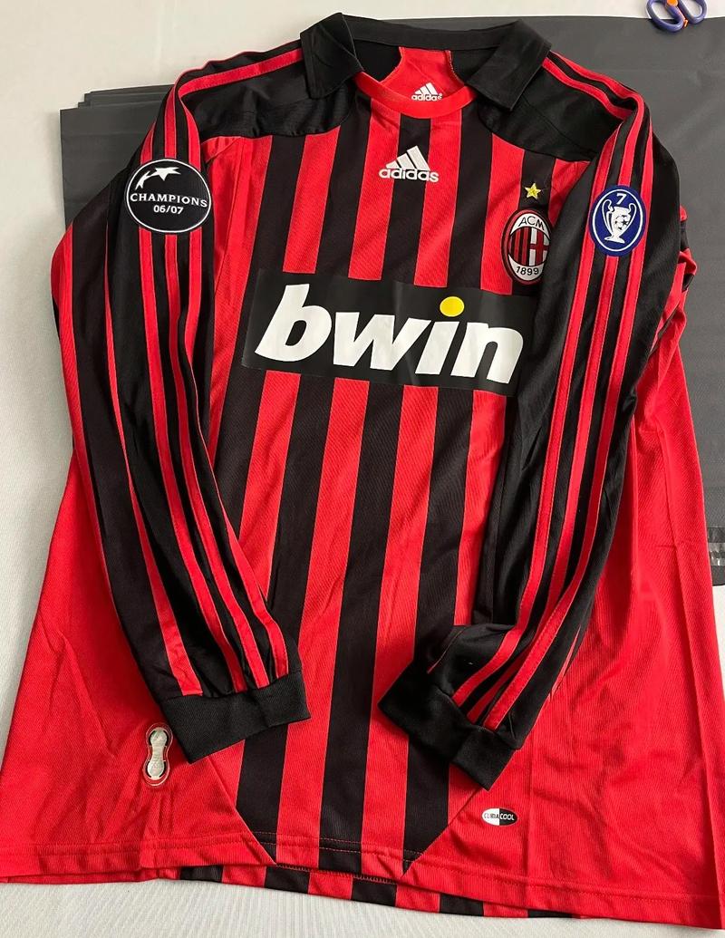 解析投手如何在满垒情况下通过三振缓解全队的防守压力