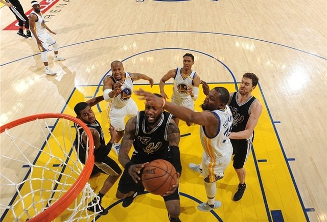 贺希宁砍职业生涯新高 深圳队主场力克广东队