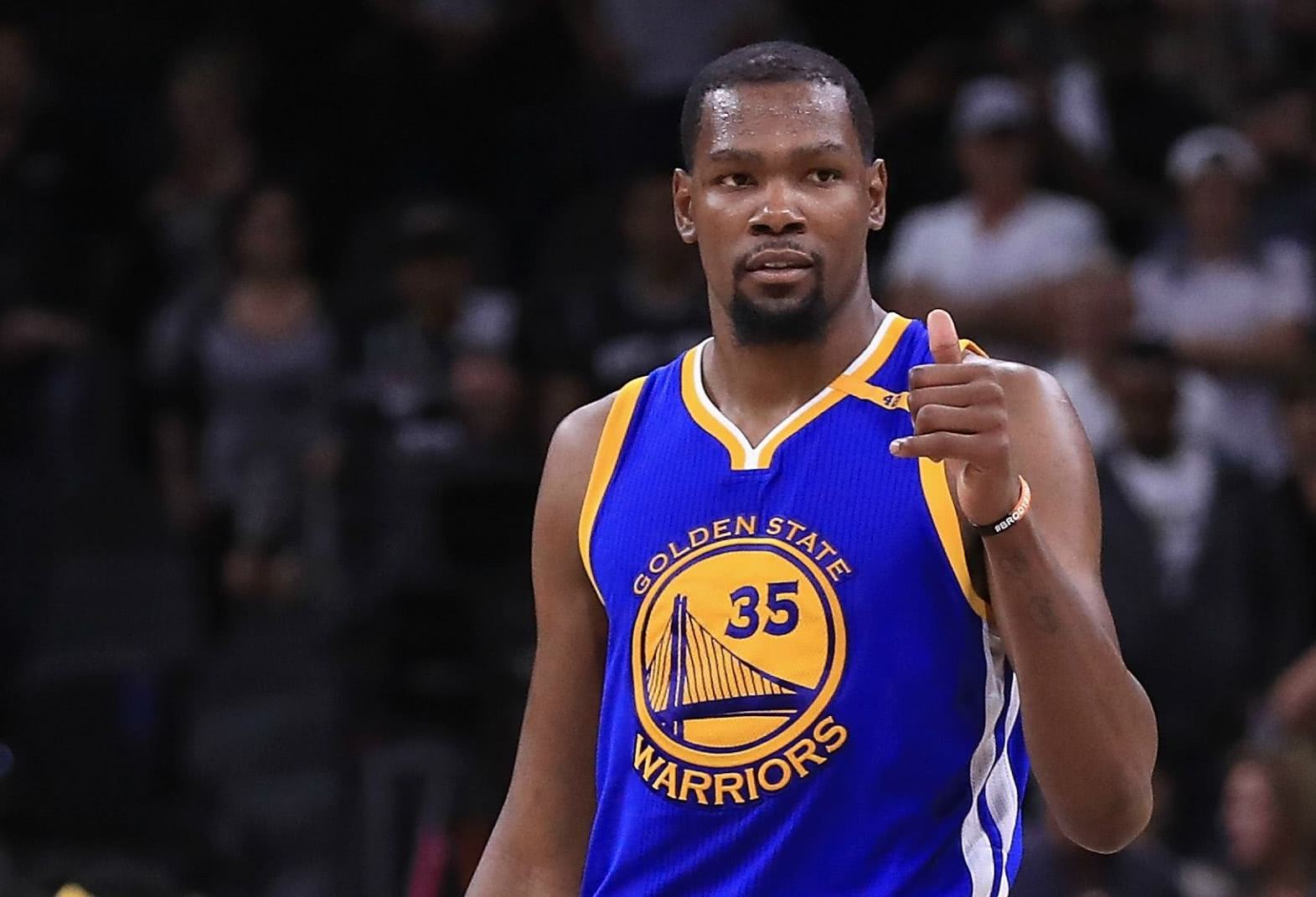 纽卡7000万签➡️1.8亿卖？伊萨克近15场14球，传统豪门进个遍