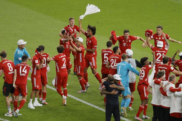 纽约大都会在 2024 年底宣布其主场将引入由 AI 辅助的“实时判罚解释大屏幕”