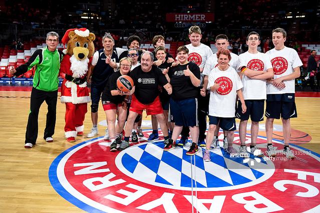 芝加哥白袜队罗顿投出准完美比赛（最后一局触身球导致无安打）