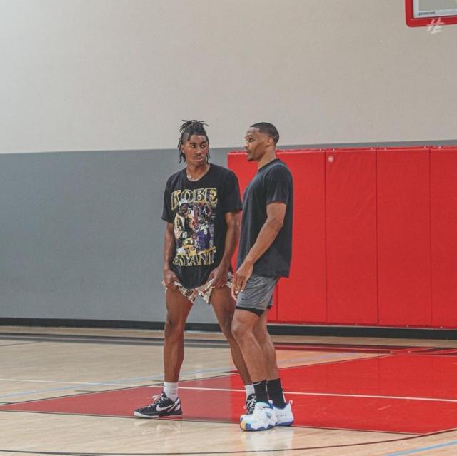 打疯了！国米横扫科莫登顶，劳塔罗回应质疑，齐沃激活水货太神